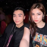 Tak hanya diduga menganiaya kekasihnya, di video viral yang beredar Leon juga mengatakan bahwa dirinya tak takut jika dilaporkan ke polisi. Karena tindakannya itu Leon kini sudah diamankan polisi untuk penyelidikan lebih lanjut. Foto: Instagram/@official.bethariasonata