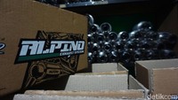 Salah satu industri yang memproduksi knalpot di Purbalingga adalah Alpino. Dalam perkembangannya, pemasaran knalpot Alpino bahkan sudah menembus pasar internasional seperti Malaysia hingga Brunei Darussalam.  