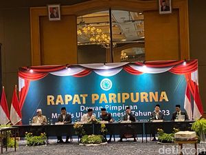 Maruf Amin Pimpin Rapat Paripurna MUI di Jakarta