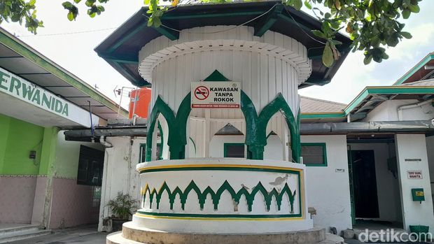 Bangunan Masjid Al Wustho Mangkunegaran, yang memperlihatkan perpaduan arsitektur Jawa dan Eropa, Jumat (17/11/2023).