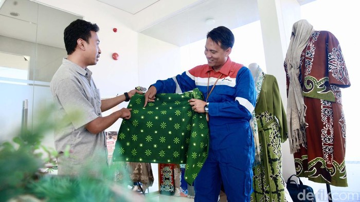 PT Pertamina EP (PEP) Tarakan Field memperdayakan difabel dengan belajar membatik. Ini hasil karya mereka.
