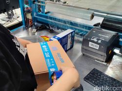 Melihat Lebih Dekat Kecanggihan AI dalam Proses Bungkus Paket di Blibli