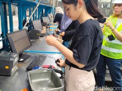 Melihat Lebih Dekat Kecanggihan AI dalam Proses Bungkus Paket di Blibli