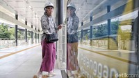 Penambahan pintu pemberhentian ini diharapkan dapat mengurangi antrean bus yang sebelumnya kerap terjadi.  
