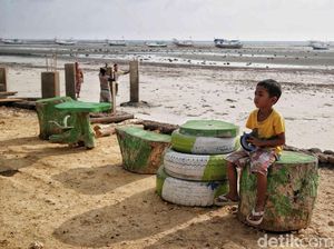 Menikmati Desiran Air Pantai Samboang Bulukumba