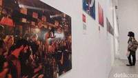 Adapun para kurator yang terlibat dalam penyelenggaraan pameran tersebut adalah Edy Purnomo dan Yuniadhi Agung. Mereka bertanggung jawab dalam pemilihan, penataan, serta pengaturan karya-karya yang dipamerkan untuk menciptakan narasi visual yang kuat dan kohesif dalam pameran tersebut
