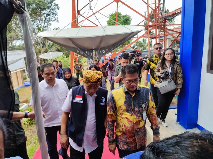 Menkominfo Budi Arie Setiadi saat meresmikan Pemancar Digital TVRI di Banyuwangi