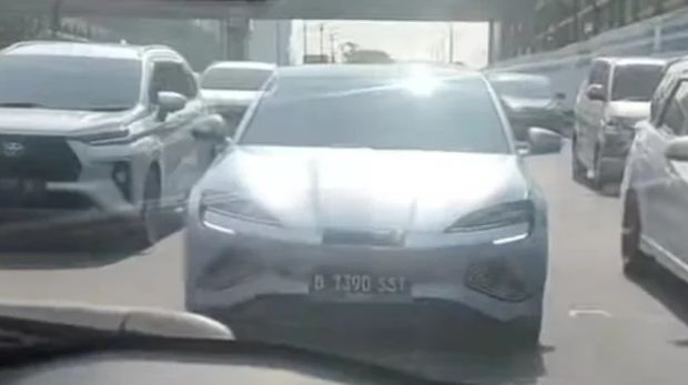 Mobil listrik BYD keliaran di Jakarta.