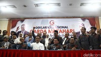 Relawan Garda Matahari memberikan dukungan ke pasangan Anies Baswedan dan Muhaimin Iskandar (Cak Imin) hari ini, Jumat (17/11). 