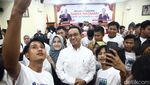 Momen Anies Diserbu Emak-emak di Deklarasi Garda Matahari