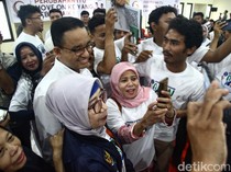 Momen Anies Diserbu Emak-emak di Deklarasi Garda Matahari