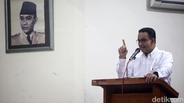 Momen Anies Diserbu Emak-emak di Deklarasi Garda Matahari Relawan Garda Matahari memberikan dukungan ke Anies Baswedan-Muhaimin Iskandar. Deklarasi disampaikan di Gedoeng Joeang 45 Jakarta.
