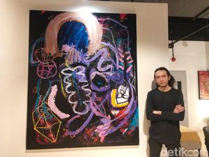 Goresan Orang-orang Pasar di Pameran Tunggal Khadir Supartini