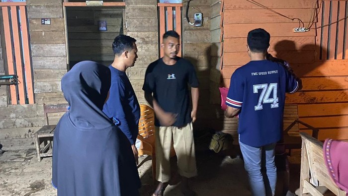 Pemuda ditangkap di Aceh oleh Polda Lampung karena menyebarkan foto bugil kekasihnya.