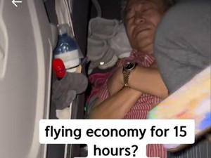 Terpopuler: Terbang Lama, Penumpang Pilih Tidur di Lantai Pesawat