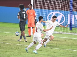Laga Iran U-17 vs Kaledonia Baru U-17 dilangsungkan di Stadion Jalak Harupat, Bandung, pada Jumat (17/11) malam WIB. Gelandang Amirmohammad Razaghinia menjadi penentu kemenangan Iran usai mencetak sepasang gol di babak pertama.