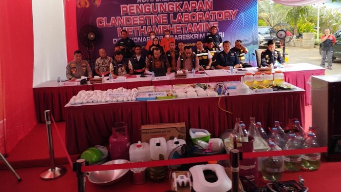 Polisi bongkar lab narkoba di apartemen daerah Tangerang (Rumondang/detikcom)