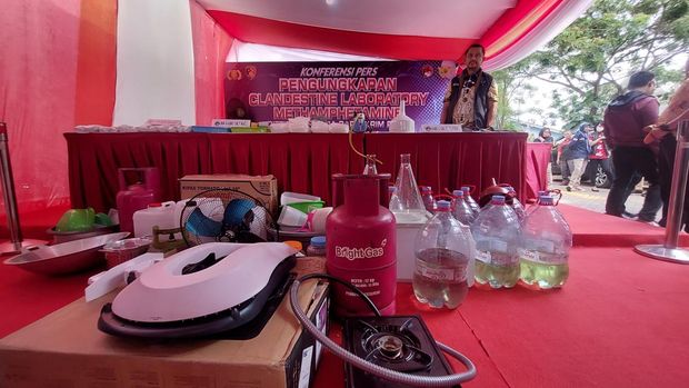Polisi bongkar lab narkoba di apartemen daerah Tangerang (Rumondang/detikcom)