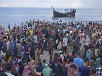 Potret Kedatangan Pengungsi Rohingya yang Ditolak Warga Aceh