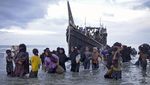 Potret Kedatangan Pengungsi Rohingya yang Ditolak Warga Aceh