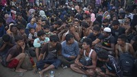 Sementara itu, polisi mengungkap masyarakat menolak kedatangan pengungsi Rohingya tersebut lantaran tidak ada tempat penampungan. Selain itu, para pengungsi sebelumnya yang melarikan diri dianggap tidak menjaga kebersihan.  