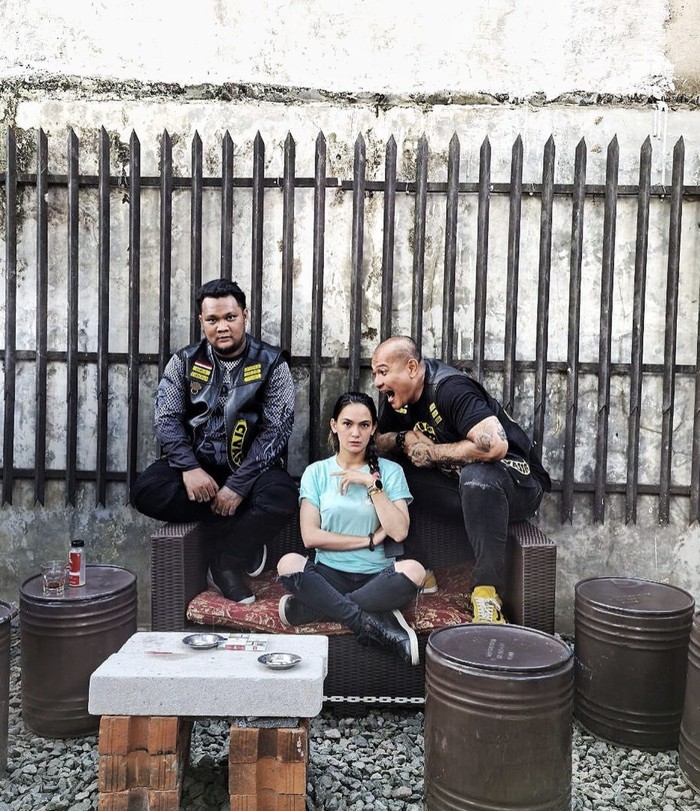 Potret Kia Poetri, Teman Dekat Virgoun Saat Makan Pizza dan Minum Jus Semangka Potret Kia Poetri, Teman Dekat Virgoun Saat Makan Pizza dan Minum Jus Semangka