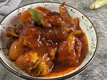 Menu Harian Ramadan 3: Empuk Juicy Ayam Asam Manis dan Bistik Ayam