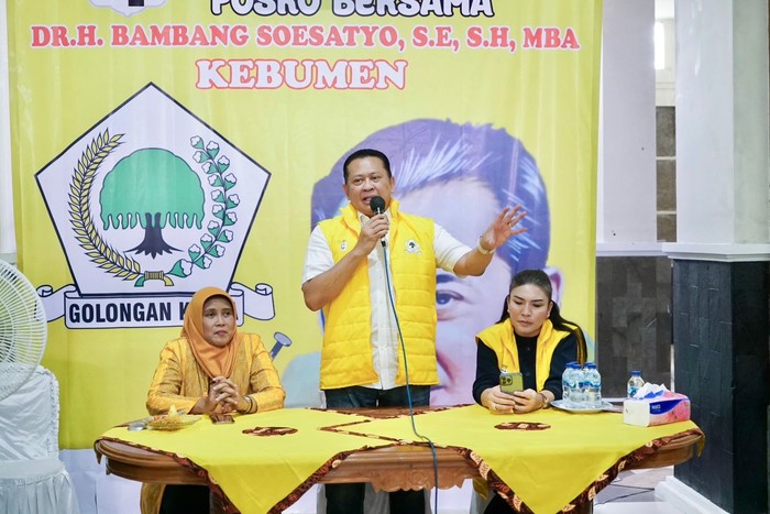 Ketua MPR RI sekaligus Wakil Ketua Umum Partai Golkar Bambang Soesatyo (Bamsoet) meresmikan Posko Bersama Bambang Soesatyo di Kabupaten Kebumen, Jawa Tengah.