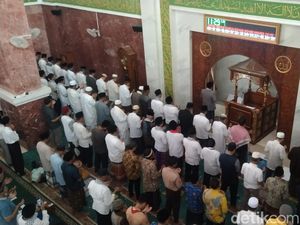 Hukum Baca Surah Al-Fatihah bagi Makmum, Bolehkah Diam Saja?