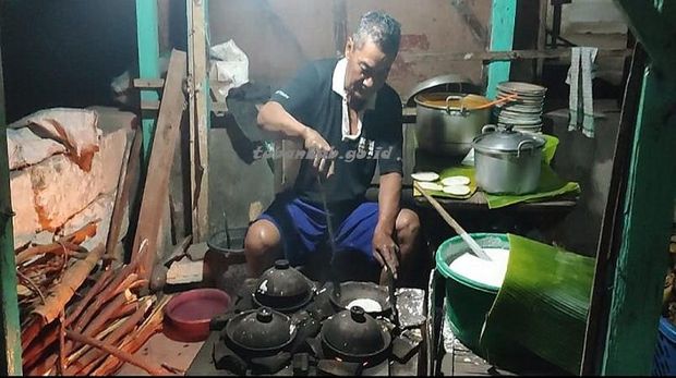 Berbeda dengan serabeh di daerah lainnya, serabeh lodeh khas Tuban ini adalah hidangan santan atau serabi manis yang disajikan bersama sayur lodeh. Sehingga memiliki cita rasa pedas dan asin.
