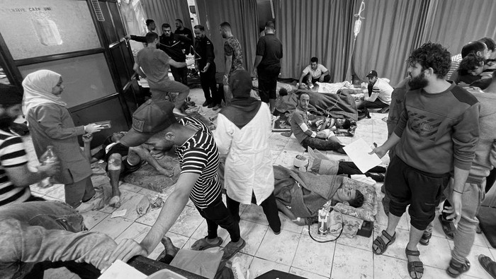 Palestinians wounded in Israeli strikes lie on the ground as they are assisted at the Indonesian hospital after Al Shifa hospital has gone out of service amid Israeli ground offensive, in the northern Gaza Strip November 16, 2023. REUTERS/Fadi Alwhidi