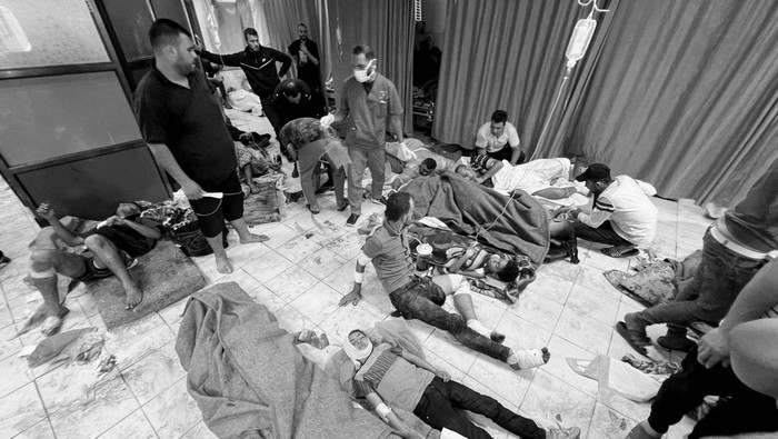 Palestinians wounded in Israeli strikes lie on the ground as they are assisted at the Indonesian hospital after Al Shifa hospital has gone out of service amid Israeli ground offensive, in the northern Gaza Strip November 16, 2023. REUTERS/Fadi Alwhidi