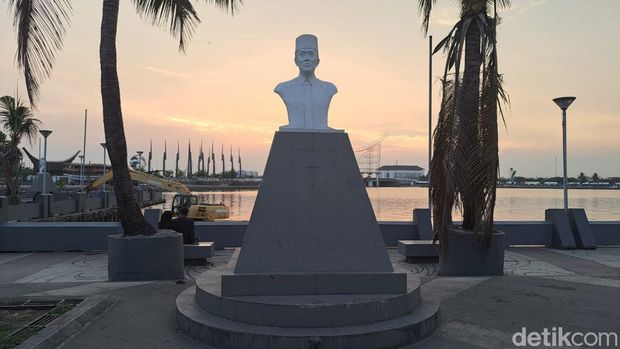 Spot foto di 11 Patung Pahlawan Pantai Losari.