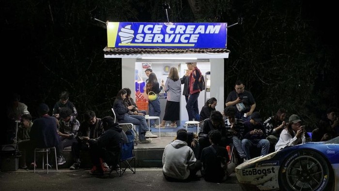 Suasana Ice Cream Service