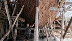 Potret Kesibukan Pekerja Membuat Kapal Pinisi