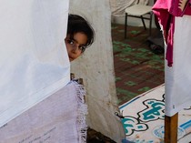 Tatapan Anak-anak di Tenda Pengungsian Khan Younis