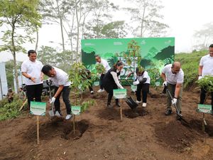 Komitmen Pro Lingkungan, Telkom Tanam 1.000 Pohon di Lereng Merapi