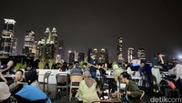 Nama tempat makannya adalah The Roofie Yakiniku Steamboat yang berlokasi di rooftop Topaz Residence di Setiabudi, Jakarta Selatan. Foto: detikcom