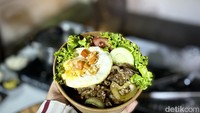 Selain paket tersebut, di sini juga tersedia paket rice bowl. Untuk minumannya dapat dinikmati sepuasnya, berupa teh dan pemanis alami. Foto: detikcom