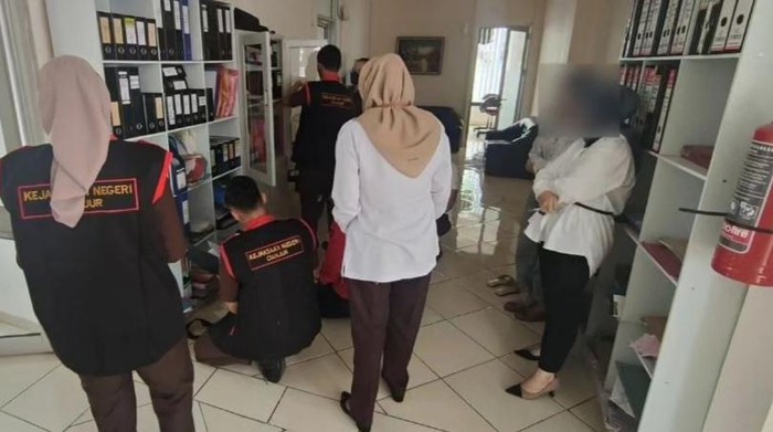 Tim jaksa menggeledah kantor BUMD Cianjur Sugih Mukti