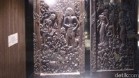 Makna dari ukiran tersebut menurut Iman adalah bertujuan untuk memberitahu kepada orang mengenai pendidikan seksual. Sudah sejak dulu pendidikan seksual sudah dikenal baik dari zaman hindu atau islam.