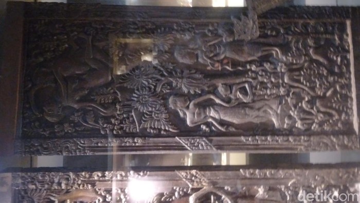 Ukiran Kama Sutra di Kasepuhan Cirebon Ukiran Kama Sutra di Kasepuhan Cirebon