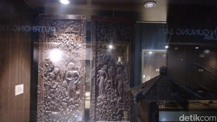 Ukiran Kama Sutra di Kasepuhan Cirebon