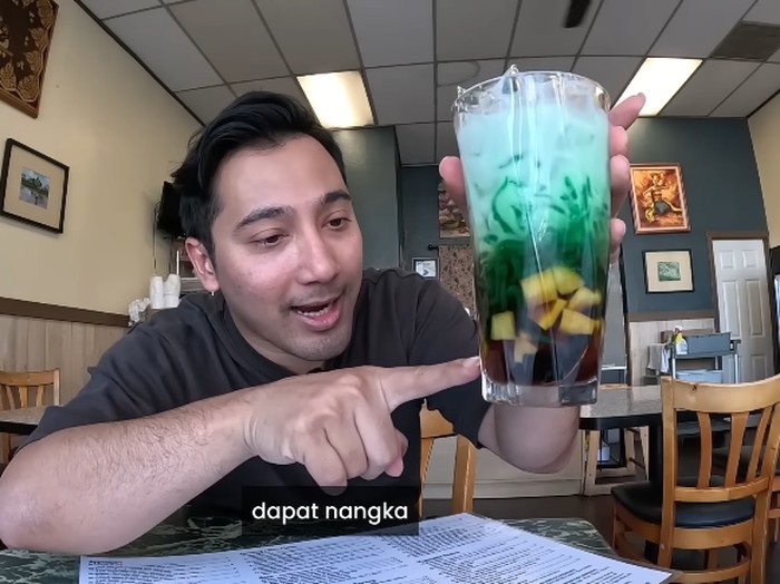 YouTuber M Hidayat membeli es cendol Rp 94 ribu di Amerika
