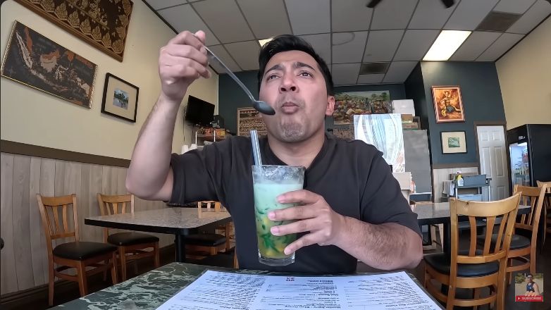 YouTuber M Hidayat membeli es cendol Rp 94 ribu di Amerika