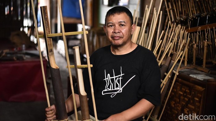 Angklung produksi Bale Angklung Handiman Bandung.
