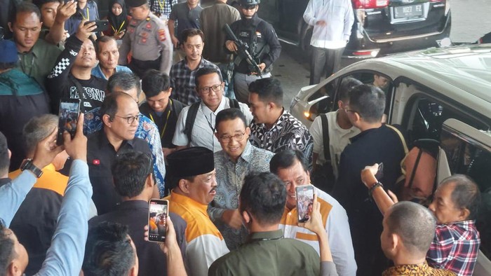 Anies Baswedan menghadiri Sarasehan Nasional IKA UNM di Makassar.