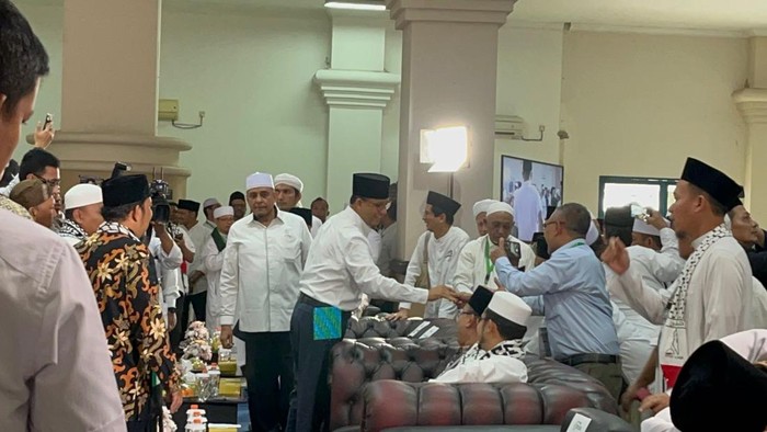 Pasangan nomor urut 1, Anies Baswedan-Cak Imin menghadiri acara Ijtima Ulama dan Tokoh Nasional 2022. Acara digelar di Masjid Az-Zikra Sentul, Kabupaten Bogor, Jawa Barat, Sabtu (18/11/2023).