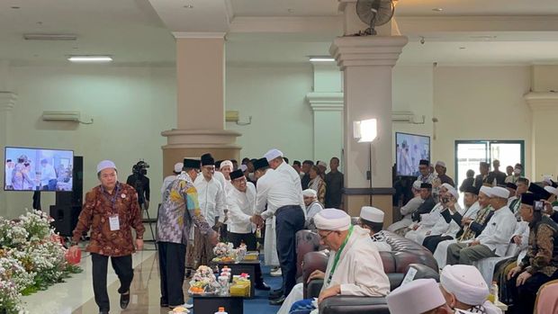 Pasangan nomor urut 1, Anies Baswedan-Cak Imin menghadiri acara Ijtima Ulama dan Tokoh Nasional 2022. Acara digelar di Masjid Az-Zikra Sentul, Kabupaten Bogor, Jawa Barat, Sabtu (18/11/2023).