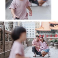 Bergaya santai, Audi tampak mengenakan tanktop putih yang dipadukan dengan rok jeans dan outer berwarna pink keunguan. Sementara suami dan anaknya mengenakan pakaian berwarna peach yang dipadukan dengan celana panjang. Foto: Instagram/@rickyindra90